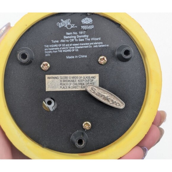 Wizard of Oz Westland Dancing Dorothy Musical Glitter Snow Globe 4"x6" - Picture 4 of 7